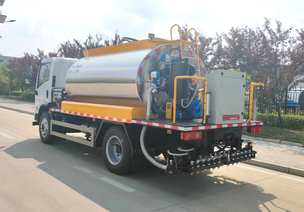 6噸東風專底智能瀝青灑布車